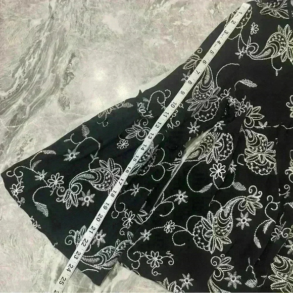 Altar’d State Blouse Women’s Black Embroidered Bell Sleeve Boho Tie Back Size M - Picture 6 of 8